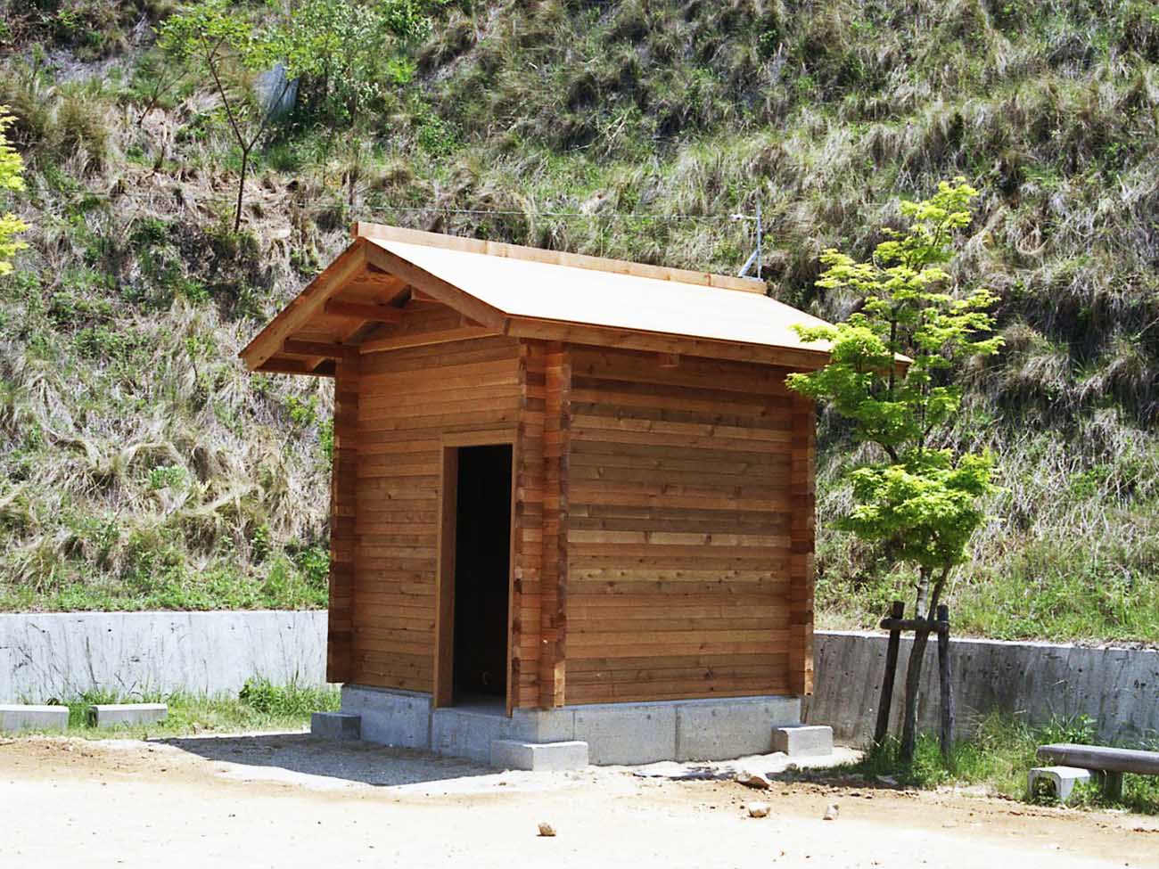 トイレ棟工事　中川木材産業