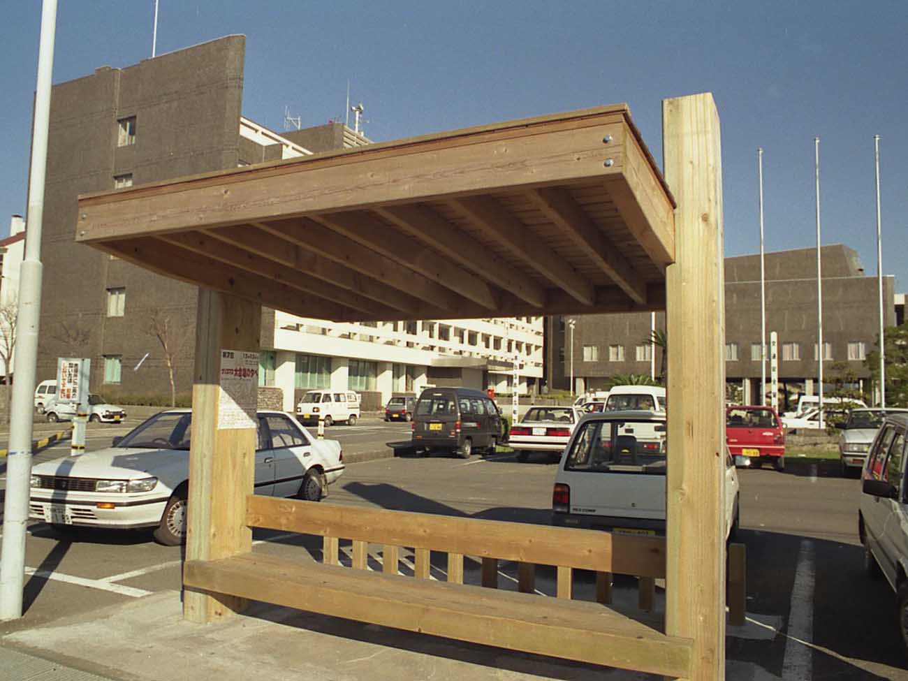 バス停留所施工　中川木材産業