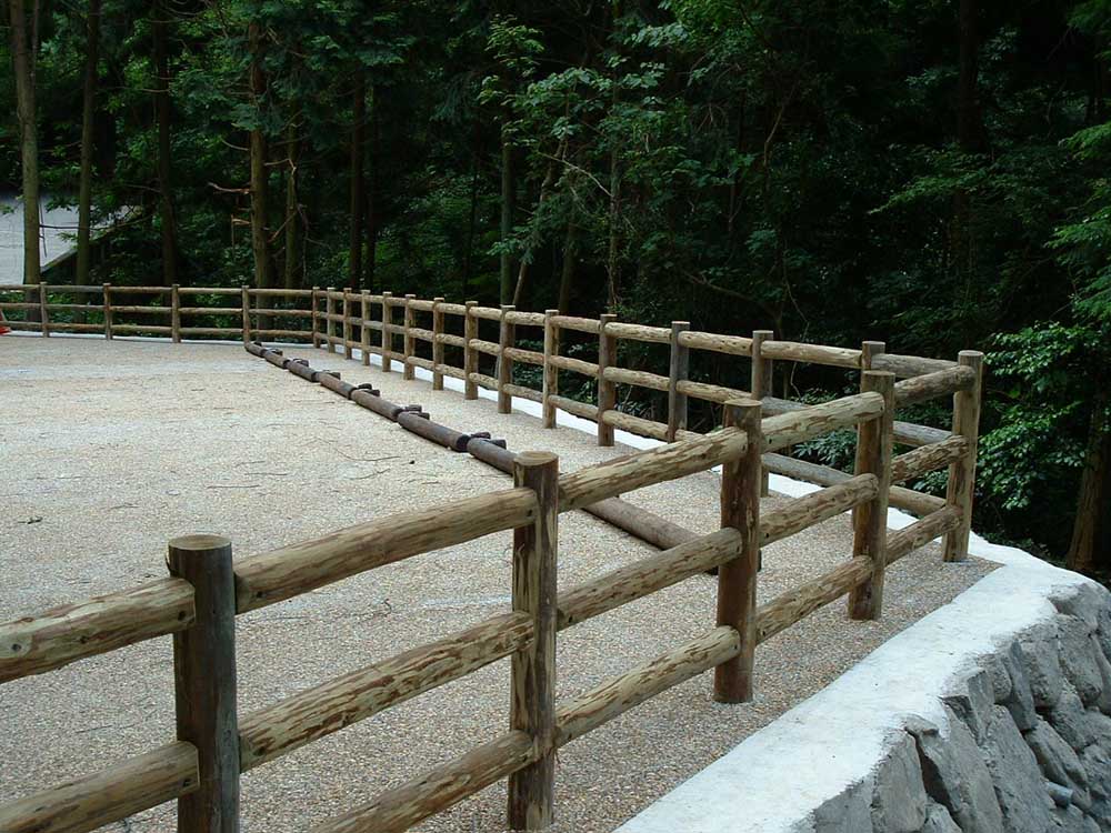 間伐材利用屋外木造施設施工例